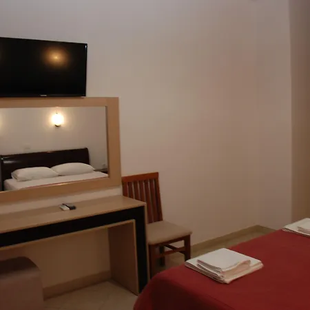 Hotel Mano 3*