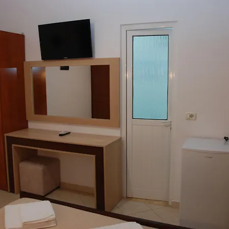 Mano 3* Sarandë