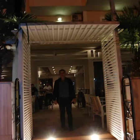 Hotel Mano 3*