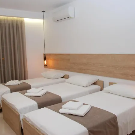 Hotel Mano 3*