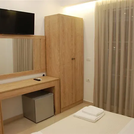 Hotel Mano 3*
