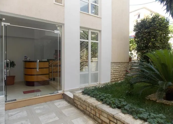 Hotel Mano 3* Sarande