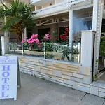 Mano Hotell 3*