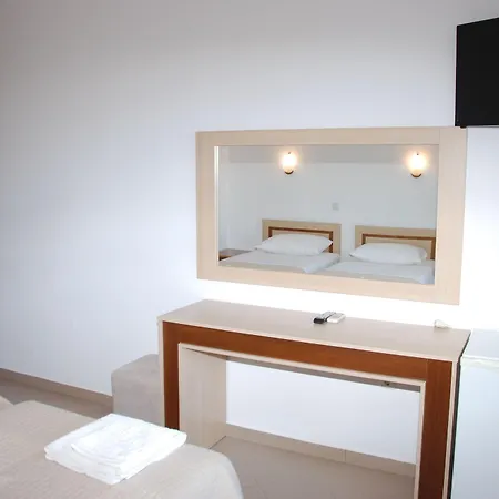 Hotel Mano 3*