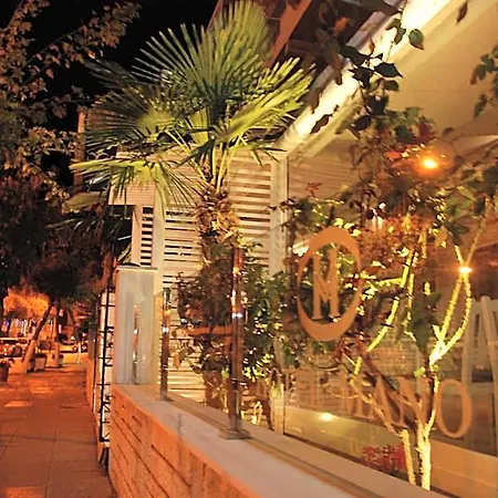 Mano 3* Sarandë