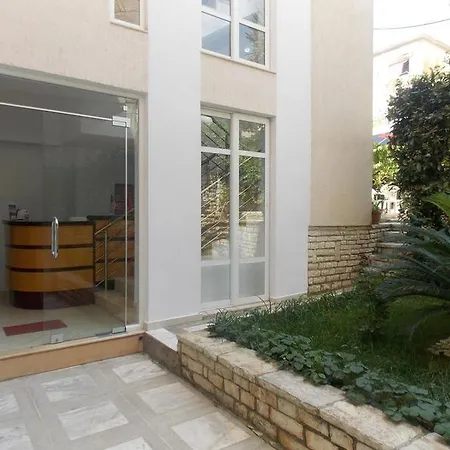 Mano 3* Sarandë