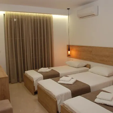 Hotel Mano 3*